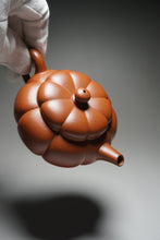 Load image into Gallery viewer, Fully Handmade Hongpilong Jingwen Plum Blossom Yixing Teapot by Gu Shuyun 全手工顾淑云红皮龙筋纹梅花居士 200ml