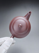 Load image into Gallery viewer, Lao Zini Shuiping Yixing Teapot 老紫泥水平 200ml