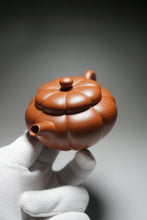 Load image into Gallery viewer, Fully Handmade Hongpilong Jingwen Plum Blossom Yixing Teapot by Gu Shuyun 全手工顾淑云红皮龙筋纹梅花居士 200ml
