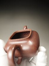 Load image into Gallery viewer, Fully Handmade Ziyujinsha Chuanlu Yixing Teapot 全手工谢乾制紫玉金砂传炉 200ml