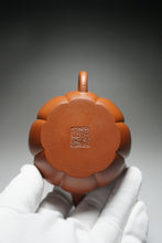 Load image into Gallery viewer, Fully Handmade Hongpilong Jingwen Plum Blossom Yixing Teapot by Gu Shuyun 全手工顾淑云红皮龙筋纹梅花居士 200ml