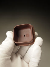 Load image into Gallery viewer, Fully Handmade Ziyujinsha Chuanlu Yixing Teapot 全手工谢乾制紫玉金砂传炉 200ml