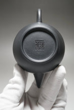Load image into Gallery viewer, Heini (Wuhui Tianqingni) Shuiping Yixing Teapot 天青泥焐灰水平 200ml