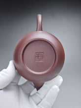 Load image into Gallery viewer, Lao Zini Shuiping Yixing Teapot 老紫泥水平 200ml