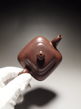 Load image into Gallery viewer, Fully Handmade Ziyujinsha Chuanlu Yixing Teapot 全手工谢乾制紫玉金砂传炉 200ml