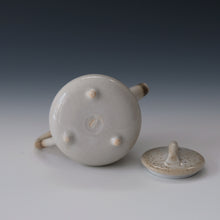 Load image into Gallery viewer, Inge Nielsen Porcelain Shino Carbontrap Tall Shipiao 100ml