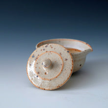 Load image into Gallery viewer, shino shiboridashi for gonfu cha by Inge Nielsen.