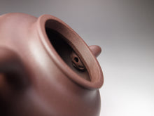 Load image into Gallery viewer, Dicaoqing Huanglong Mountain No. 4th Mine Duozhi Yixing Teapot 底槽清掇只 205ml