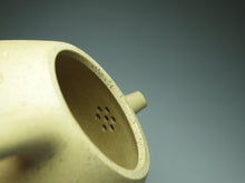 Load image into Gallery viewer, Benshan Lüni Mansheng Shipiao Yixing Teapot with Carvings 本山绿泥曼生石瓢刻绘(不肥而坚是以永年 )205ml