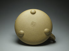 Load image into Gallery viewer, Benshan Lüni Mansheng Shipiao Yixing Teapot with Carvings 本山绿泥曼生石瓢刻绘(不肥而坚是以永年 )205ml