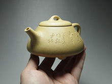 Load image into Gallery viewer, Benshan Lüni Mansheng Shipiao Yixing Teapot with Carvings 本山绿泥曼生石瓢刻绘(不肥而坚是以永年 )205ml