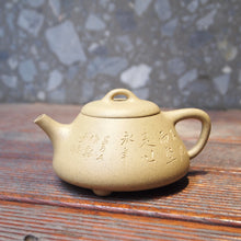 Load image into Gallery viewer, Benshan Lüni Mansheng Shipiao Yixing Teapot with Carvings 本山绿泥曼生石瓢刻绘(不肥而坚是以永年 )205ml