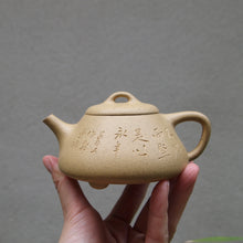 Load image into Gallery viewer, Benshan Lüni Mansheng Shipiao Yixing Teapot with Carvings 本山绿泥曼生石瓢刻绘(不肥而坚是以永年 )205ml