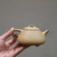 Load image into Gallery viewer, Benshan Lüni Mansheng Shipiao Yixing Teapot with Carvings 本山绿泥曼生石瓢刻绘(不肥而坚是以永年 )205ml