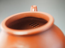 Load image into Gallery viewer, Fully Handmade Zhuni Pear Yixing Teapot by Huang Youming 黄友明全手工朱泥梨形壶 125ml