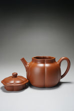Load image into Gallery viewer, Fully Handmade Hongpilong Jingwen Yanxin Yixing Teapot by Gu Shuyun 全手工顾淑云红皮龙筋纹言心 210ml