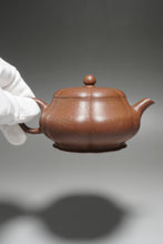 Load image into Gallery viewer, Fully Handmade Zini Jinwen Yixing Teapot by Hu Manshan 全手工胡漫山紫泥筋纹器梅花居士 210ml