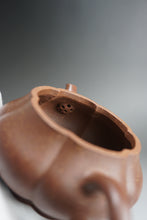 Load image into Gallery viewer, Fully Handmade Zini Jinwen Yixing Teapot by Hu Manshan 全手工胡漫山紫泥筋纹器梅花居士 210ml