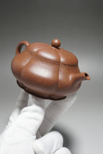 Load image into Gallery viewer, Fully Handmade Zini Jinwen Yixing Teapot by Hu Manshan 全手工胡漫山紫泥筋纹器梅花居士 210ml