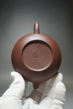 Load image into Gallery viewer, Lao Zini Bianfu Yixing Teapot 老紫泥扁腹 210ml
