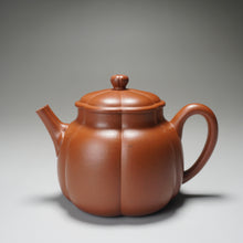 Load image into Gallery viewer, Fully Handmade Hongpilong Jingwen Yanxin Yixing Teapot by Gu Shuyun 全手工顾淑云红皮龙筋纹言心 210ml