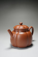 Load image into Gallery viewer, Fully Handmade Hongpilong Jingwen Yanxin Yixing Teapot by Gu Shuyun 全手工顾淑云红皮龙筋纹言心 210ml
