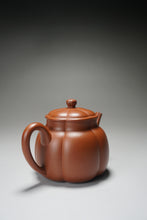 Load image into Gallery viewer, Fully Handmade Hongpilong Jingwen Yanxin Yixing Teapot by Gu Shuyun 全手工顾淑云红皮龙筋纹言心 210ml