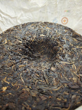 Load image into Gallery viewer, 2011 Spring Keyixing GUAFENGZHAI YIWU Raw Pu'er Tea Cake 可以兴刮风寨生普洱茶