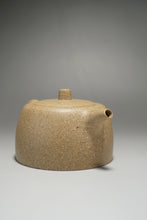 Load image into Gallery viewer, Lipini Jinglan Yixing Teapot 梨皮段泥井栏 220ml
