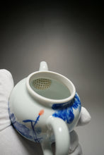 Load image into Gallery viewer, Qinghua Flowers Jingdezhen Fine Porcelain Duoqiu Teapot by Master KuangShi 青花匡石手绘掇球 220ml