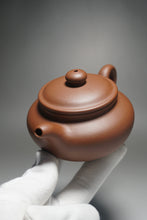 Load image into Gallery viewer, Lao Zini Fanggu Yixing Teapot 老紫泥仿古壶 220ml