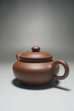 Load image into Gallery viewer, Lao Zini Fanggu Yixing Teapot 老紫泥仿古壶 220ml