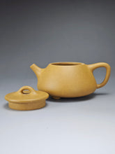 Load image into Gallery viewer, Huangjin Duan Pinggai Shipiao Yixing Teapot 黄金段平盖石瓢 220ml