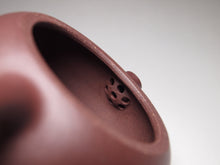 Load image into Gallery viewer, Lao Zini Xishi Yixing Teapot 老紫泥大西施 225ml