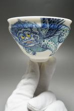 Load image into Gallery viewer, Qinghua Lion Tianbai Porcelain Teacup by DaSheng 大生手绘狮子束口杯