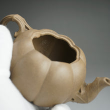 Load image into Gallery viewer, Fully Handmade Lao Duanni Pumpkin Yixing Teapot by Fan Aijuan 全手工老段泥南瓜壶 (范爱娟制) 230ml
