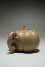 Load image into Gallery viewer, Fully Handmade Lao Duanni Pumpkin Yixing Teapot by Fan Aijuan 全手工老段泥南瓜壶 (范爱娟制) 230ml
