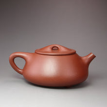 Load image into Gallery viewer, Fully Handmade Hongpilong Jingzhou Shipiao Yixing Teapot by Hu Manshan 胡漫山红皮龙景舟石瓢 240ml