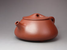Load image into Gallery viewer, Fully Handmade Hongpilong Jingzhou Shipiao Yixing Teapot by Hu Manshan 胡漫山红皮龙景舟石瓢 240ml