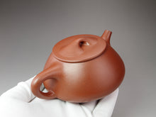 Load image into Gallery viewer, Fully Handmade Hongpilong Jingzhou Shipiao Yixing Teapot by Hu Manshan 胡漫山红皮龙景舟石瓢 240ml