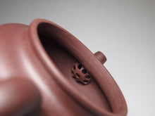Load image into Gallery viewer, Lao Zini Dezhong Yixing Teapot 老紫泥德钟 240ml
