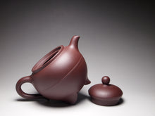 Load image into Gallery viewer, Lao Zini Sudai Yixing Teapot 老紫泥素带 240ml