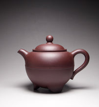 Load image into Gallery viewer, Lao Zini Sudai Yixing Teapot 老紫泥素带 240ml
