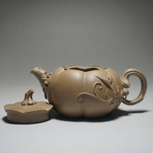 Load image into Gallery viewer, Fully Handmade Lao Duanni Pumpkin Yixing Teapot by Fan Aijuan 全手工老段泥南瓜壶 (范爱娟制) 210ml