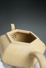 Load image into Gallery viewer, Fully Handmade Benshan Duanni Hexagon Gongdeng Teapot with carving and gold flecks by Qian Xuemeng 全手工本山段泥六方宫灯带刻绘洒金钱雪梦制 250ml