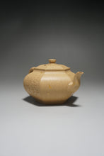 Load image into Gallery viewer, Fully Handmade Benshan Duanni Hexagon Gongdeng Teapot with carving and gold flecks by Qian Xuemeng 全手工本山段泥六方宫灯带刻绘洒金钱雪梦制 250ml