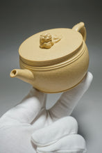 Load image into Gallery viewer, Fully Handmade Benshan Lüni Xiushi Hanwa Teapot by Hu Manshan 全手工胡漫山本山绿泥绣狮汉瓦 250ml