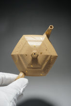 Load image into Gallery viewer, Fully Handmade Benshan Duanni Hexagon Gongdeng Teapot with carving and gold flecks by Qian Xuemeng 全手工本山段泥六方宫灯带刻绘洒金钱雪梦制 250ml
