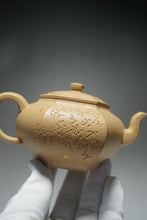 Load image into Gallery viewer, Fully Handmade Benshan Duanni Hexagon Gongdeng Teapot with carving and gold flecks by Qian Xuemeng 全手工本山段泥六方宫灯带刻绘洒金钱雪梦制 250ml