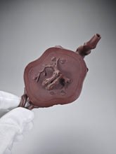 Load image into Gallery viewer, Fully Handmade Zini Plum Tree Stump Yixing Teapot 全手工紫泥梅桩 265ml